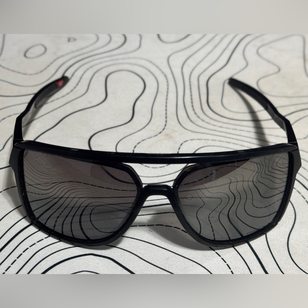 Oakley Castel - Picture 2 of 4